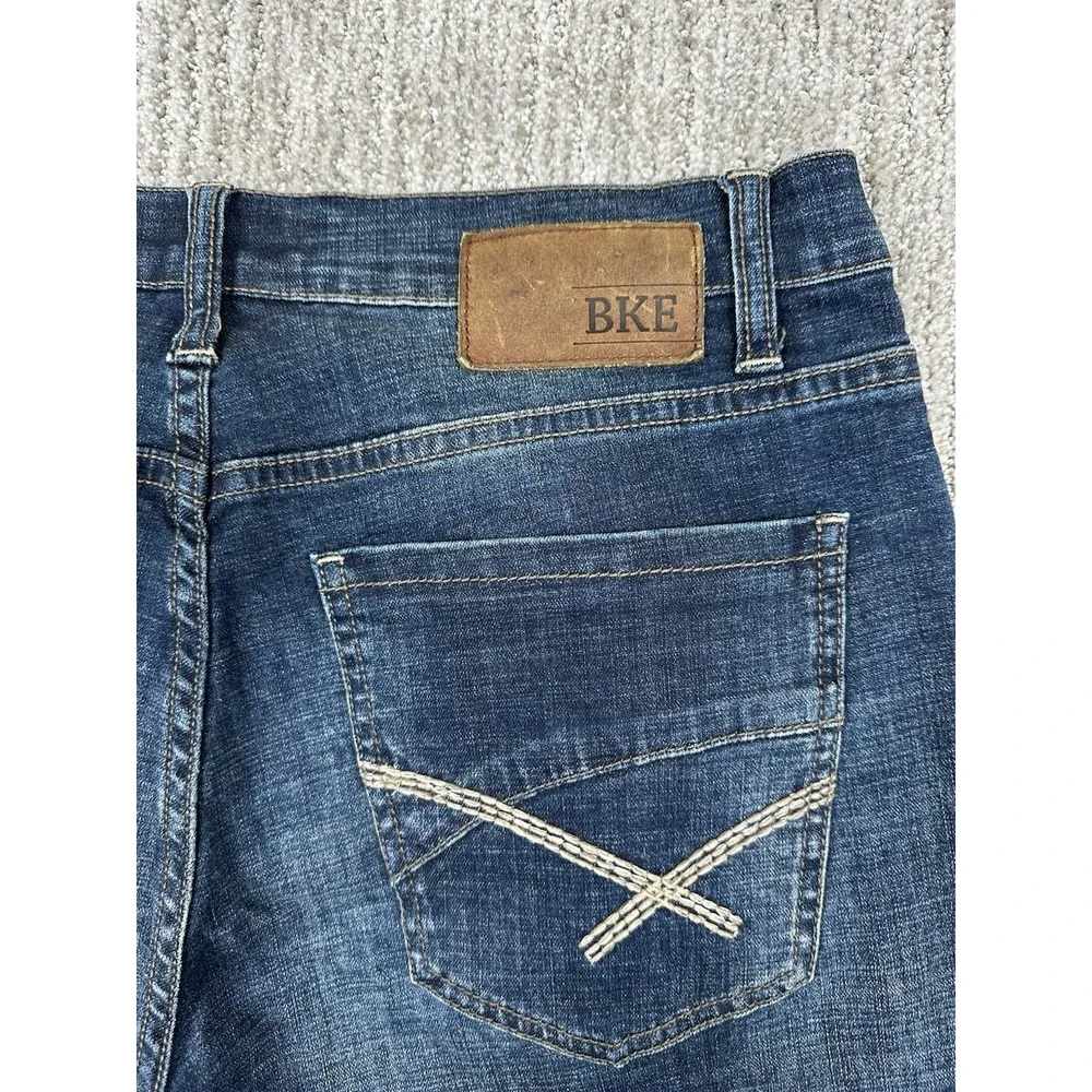 BKE Tyler Jeans Mens 32R (Fits 32x32) Blue Straight Leg Distressed Denim Stitch